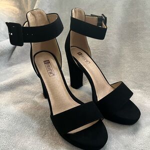 Size 7 black heels